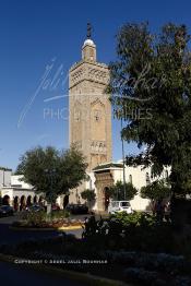 Image du Maroc Professionnelle de  Parmi les endroits les plus pittoresques de Casablanca, la Cité de Habous conçue par les architectes Auguste Cadet et Edmond Brion d’après l’ébauche d’un premier plan-masse dû à Albert Laprade. La construction n’avait commencé qu’après la première guerre mondiale. Situé près du Palais Royale, ce joyau architectural est le point de départ de la nouvelle médina de la ville, Vendredi 18 Novembre 2011. Au centre le minaret de La mosquée Ben Youssef. Le quartier des Habous fait partie du patrimoine architectural de Casablanca (Photo / Abdeljalil Bounhar)



